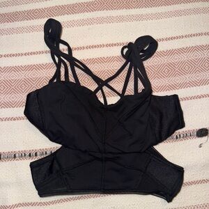 LULULEMON BRA SIZE 2